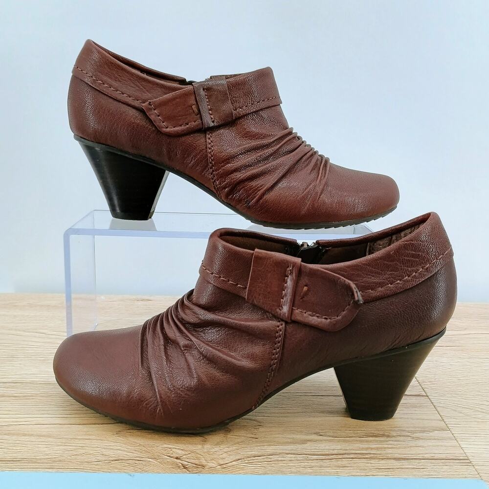 Baretraps Rosey Ankle Boots Women 7.5M Brown Side Zip Block Heel Comfort Booties